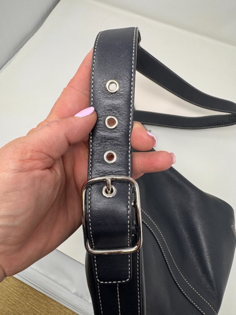 Vintage COACH Legacy Slim Duffle Sac Navy Leather Crossbody Hobo 11" - Picture 3 of 5